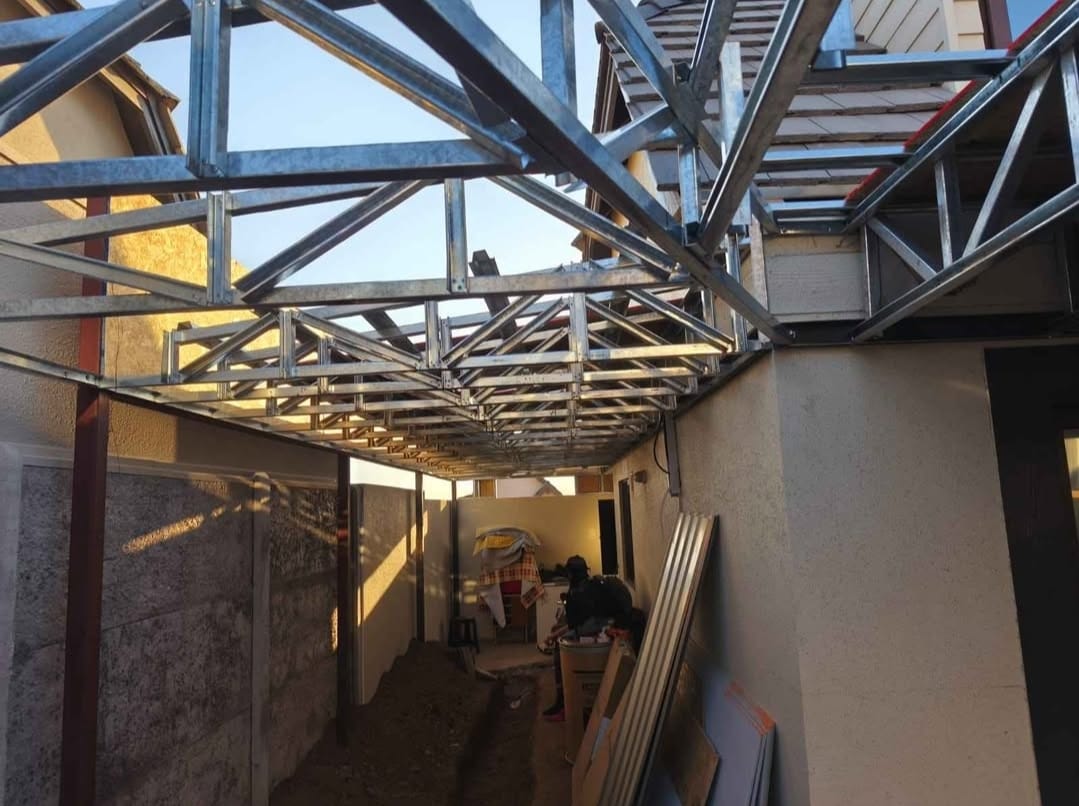 Estructura metálica de techumbre residencial